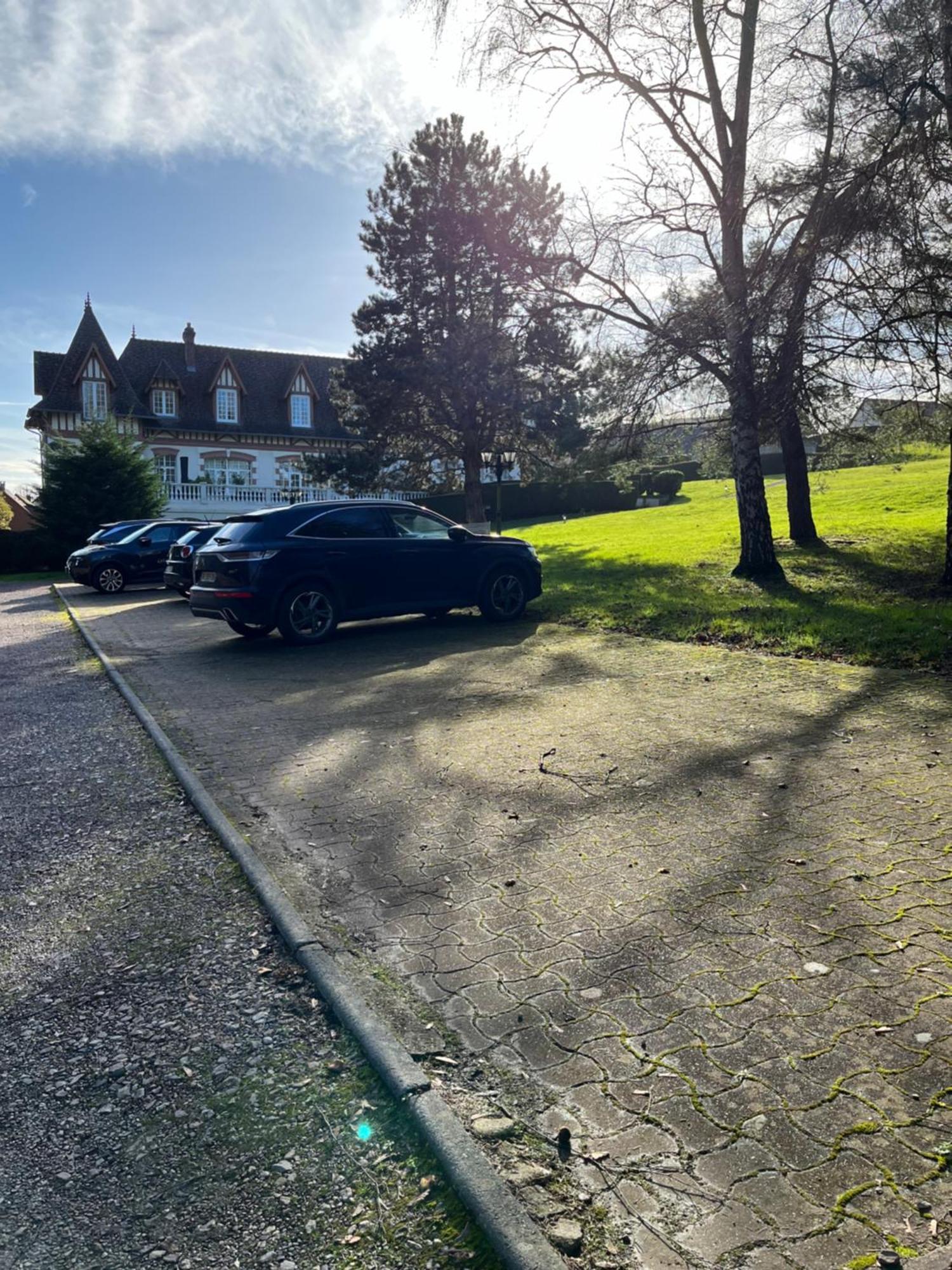 Un Appartement Dans Un Chateau Deauville Eksteriør billede