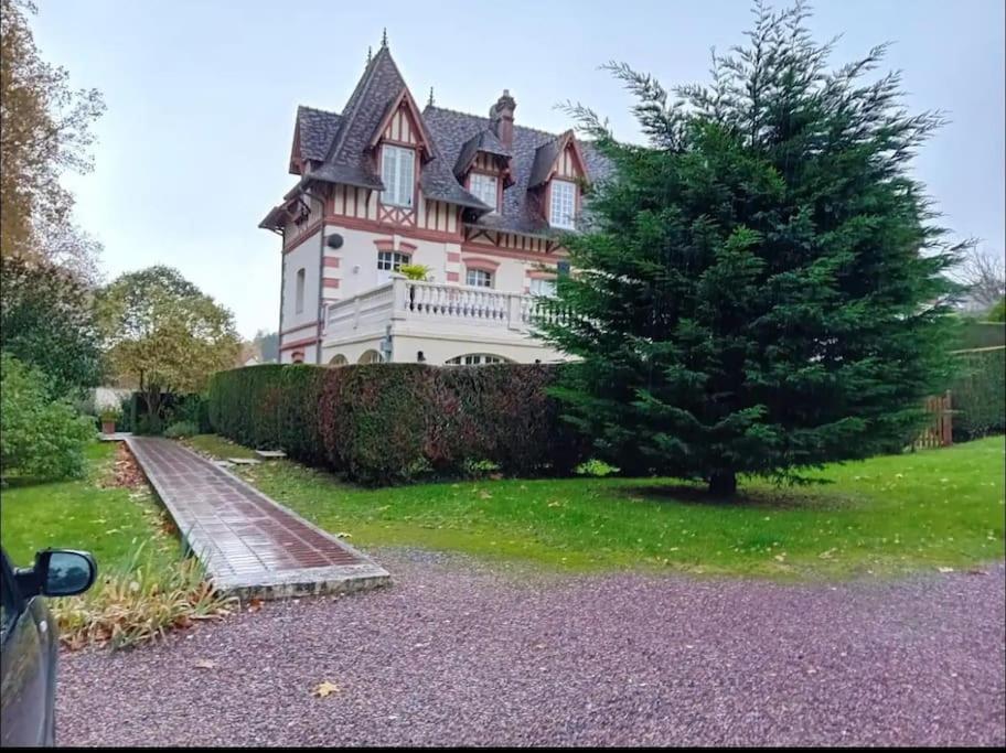 Un Appartement Dans Un Chateau Deauville Eksteriør billede